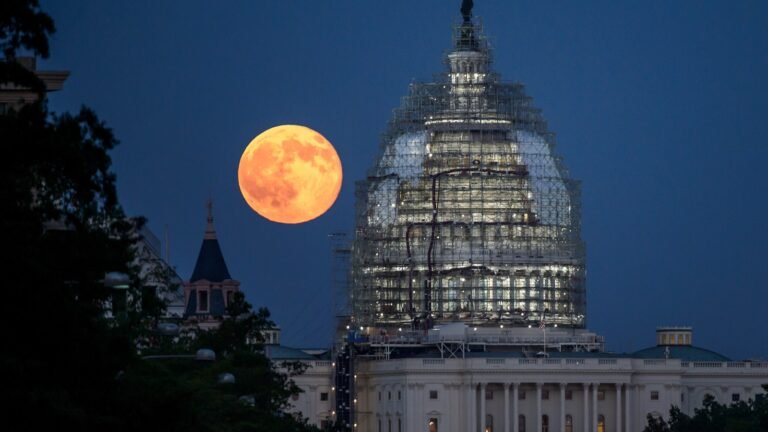 Archive full Moon beside the US Capitol dome, illustrating the Hunter’s Moon 2026 timing guide; photographed in 2015, not during this event.